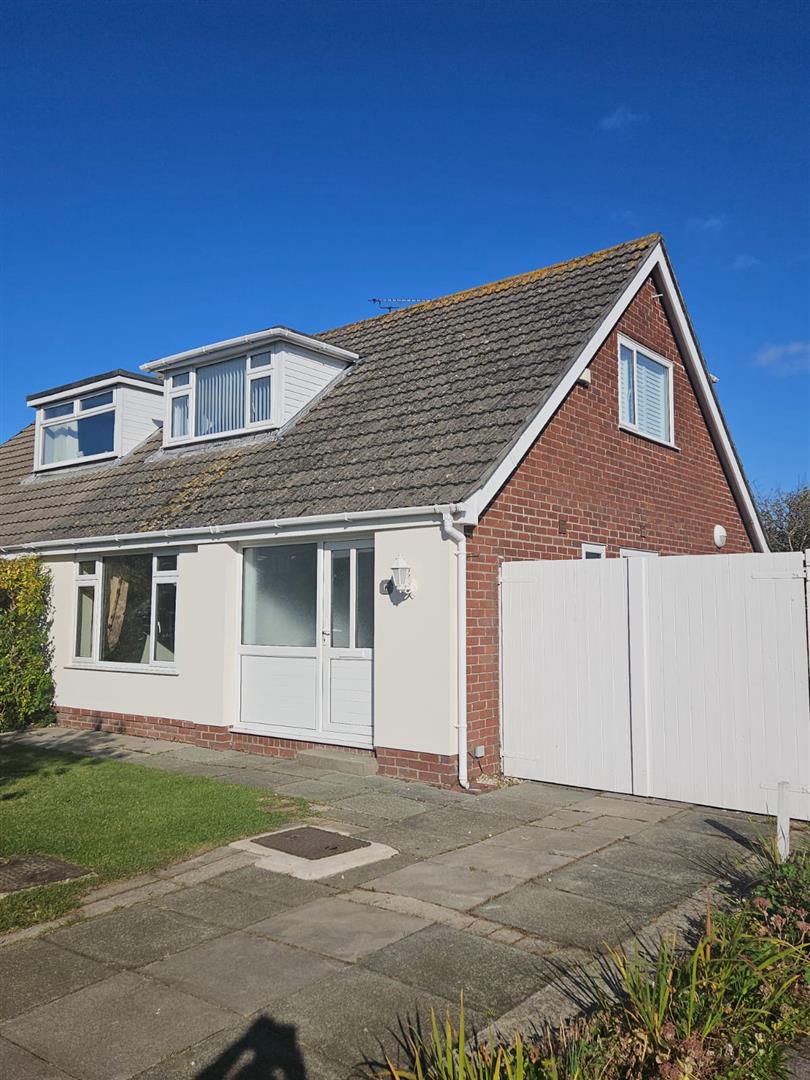 3 bed property in Vale Crescent, Southport